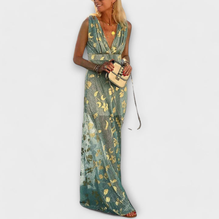 Clothing with V-neck and sequin details