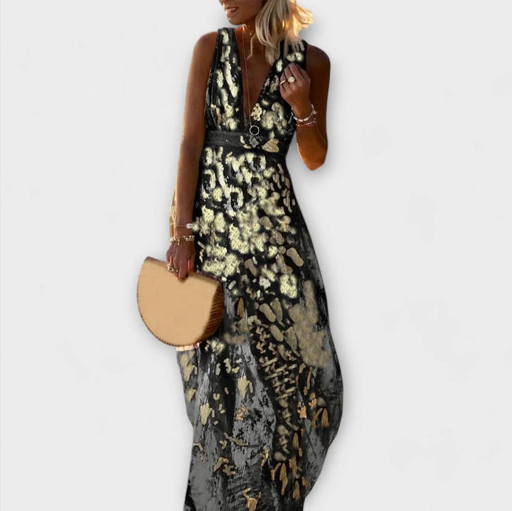 Clothing with V-neck and sequin details