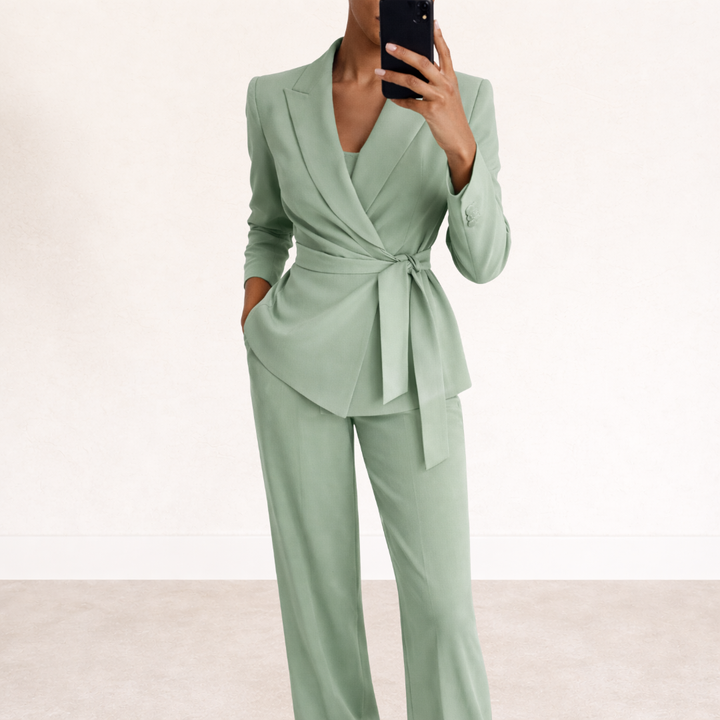 Emma | The Set That Embodies Effortless Elegance