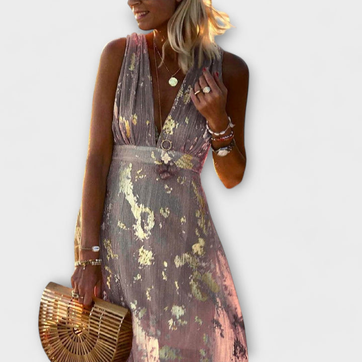 Clothing with V-neck and sequin details