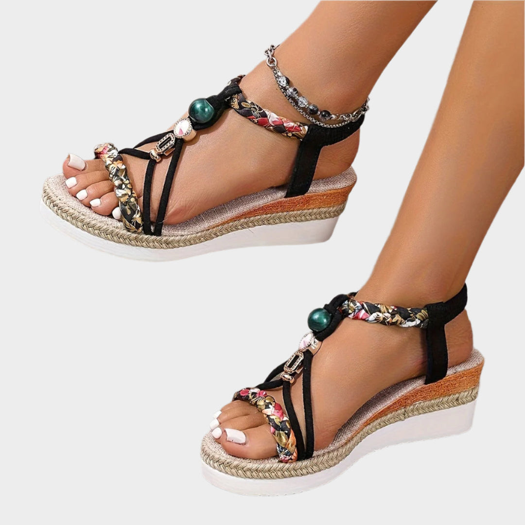 Mode Lumiére™ Sandals with comfortable sole and platform