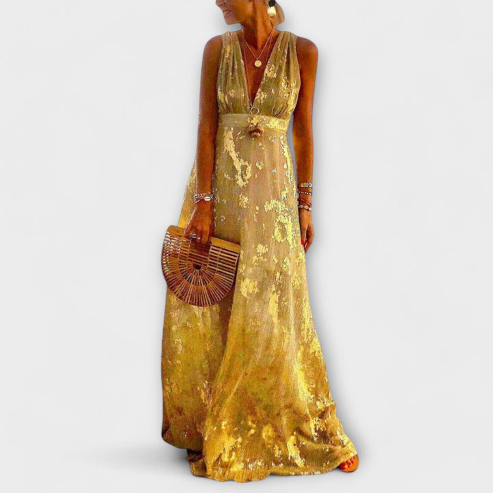 Clothing with V-neck and sequin details