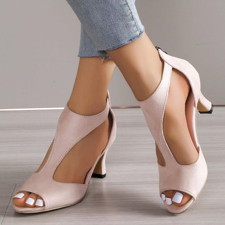 Célénia | Stable Feminine Elegance