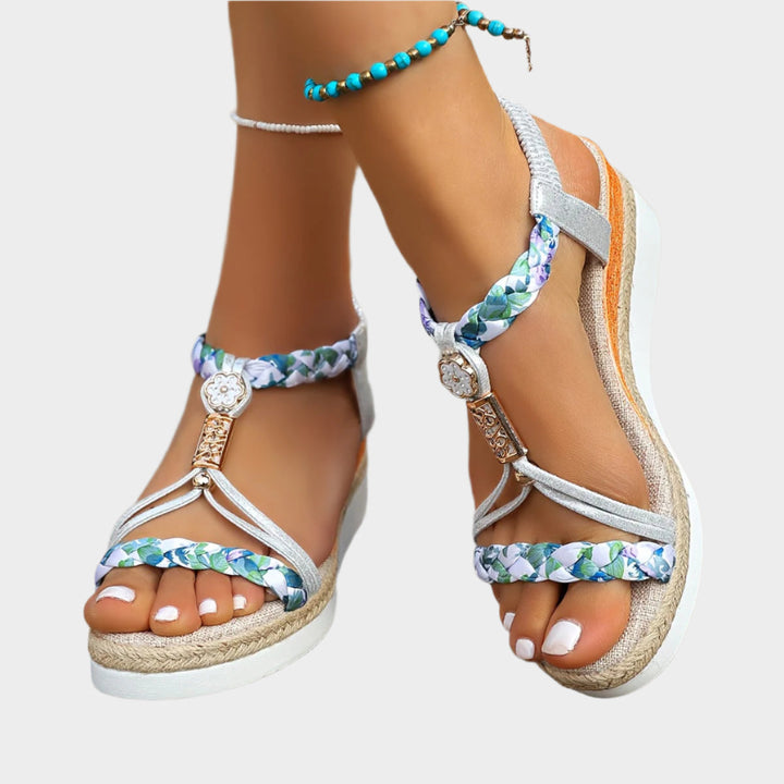 Mode Lumiére™ Sandals with comfortable sole and platform