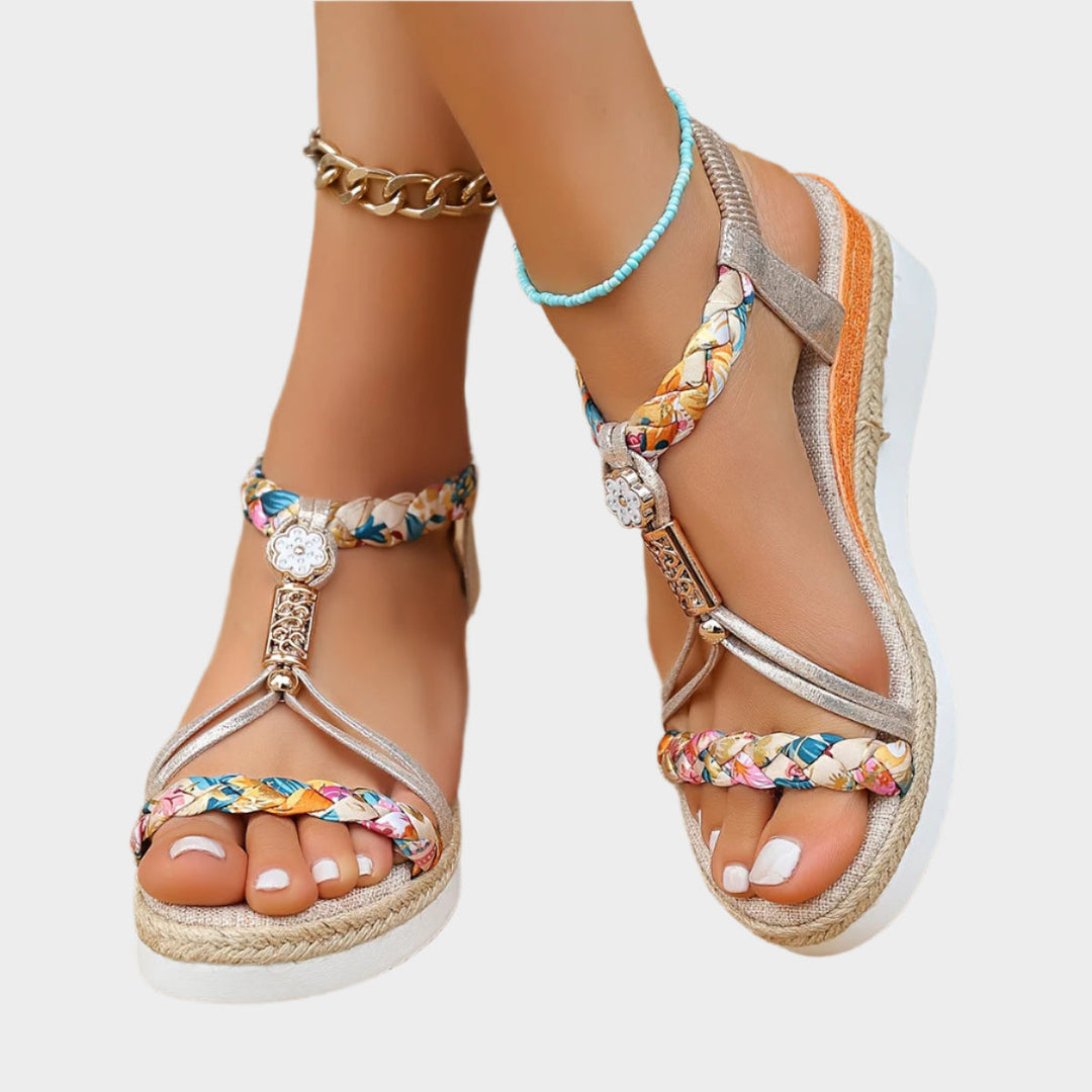 Mode Lumiére™ Sandals with comfortable sole and platform