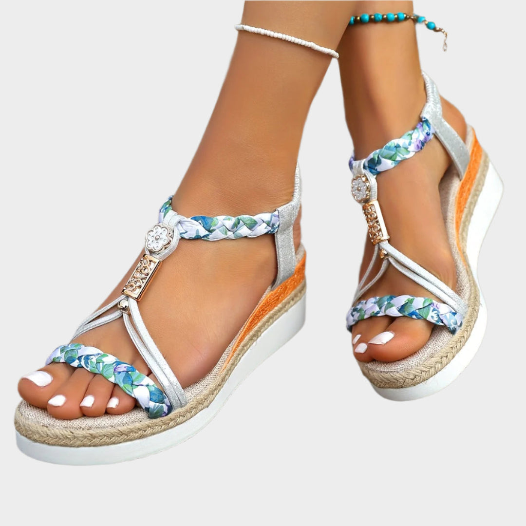 Mode Lumiére™ Sandals with comfortable sole and platform