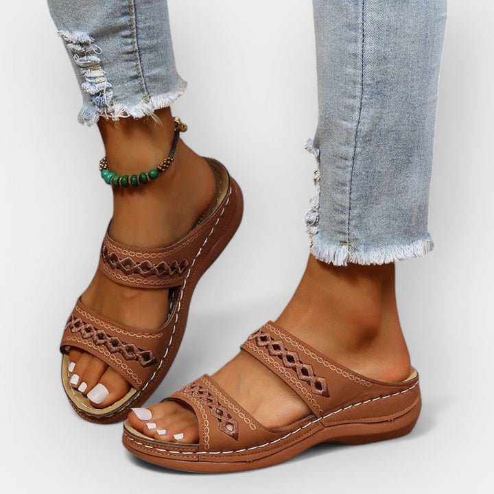 Mode Lumiére™ Anatomical Sandals with Elegant Design