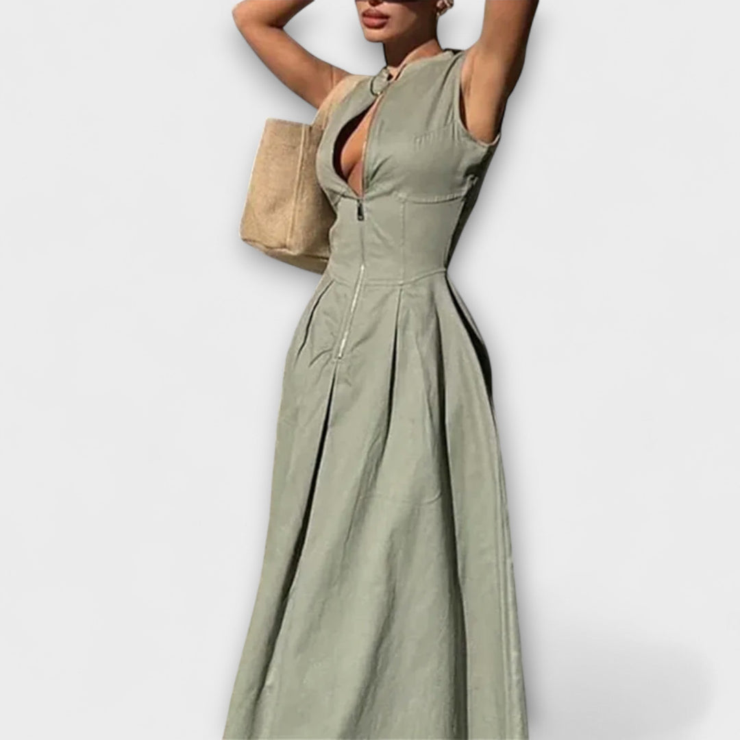 Sleeveless short dress with pleats and a fitted midi cut