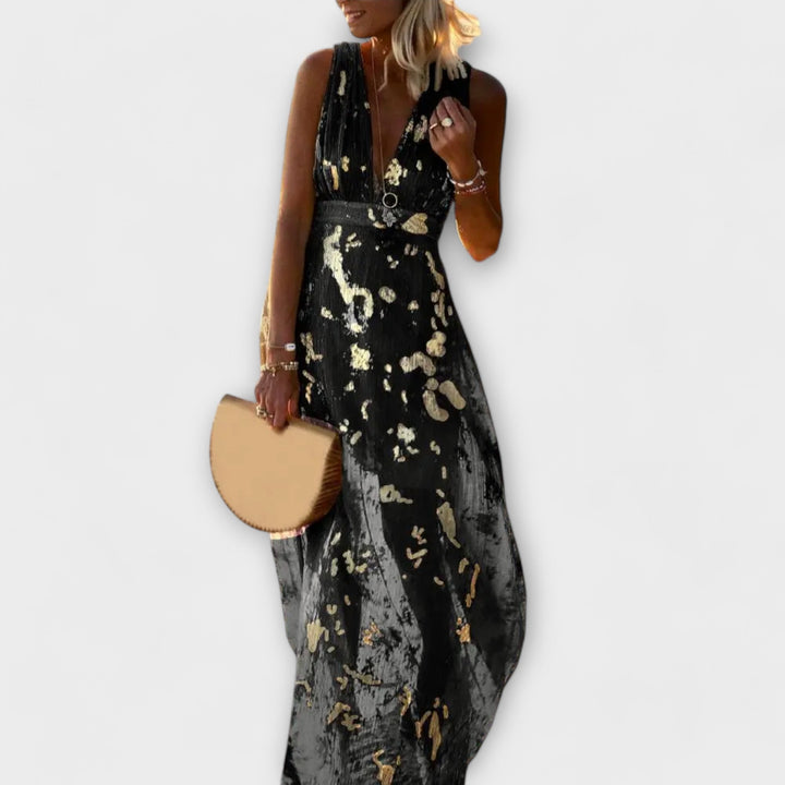 Clothing with V-neck and sequin details