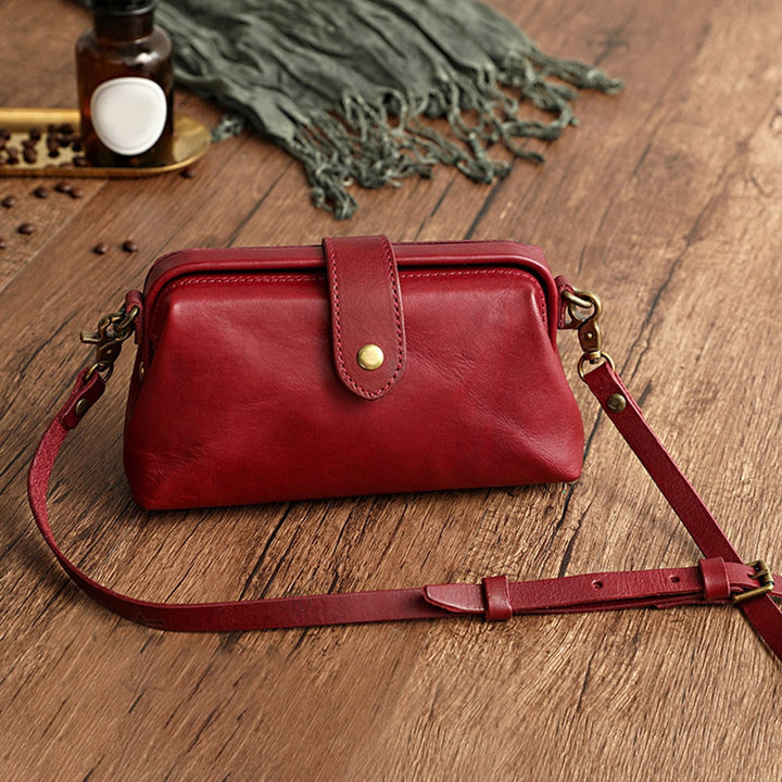 Fabienne - Retro, handmade leather bag