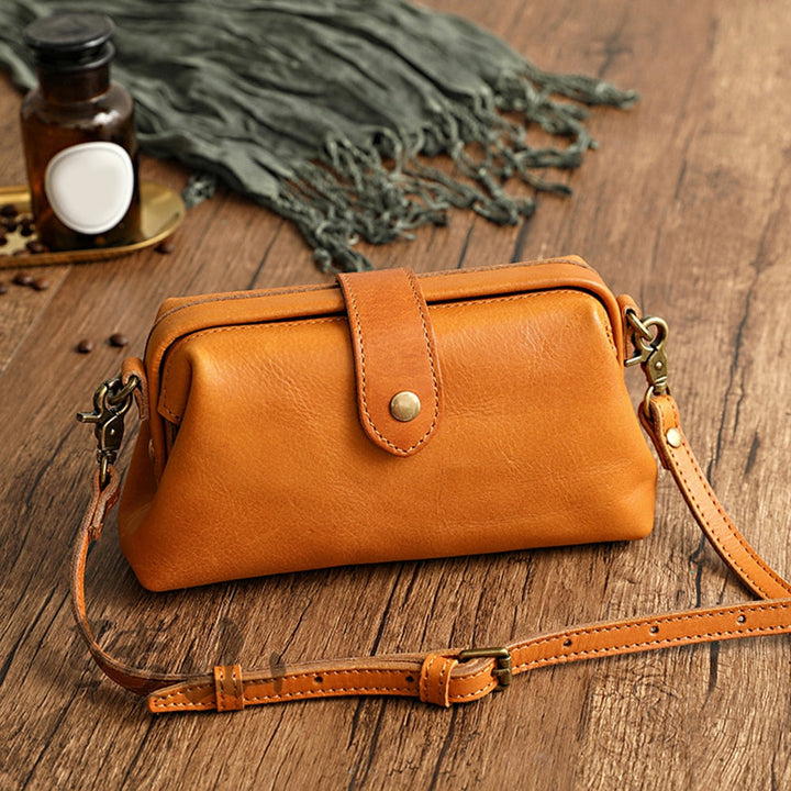 Fabienne - Retro, handmade leather bag