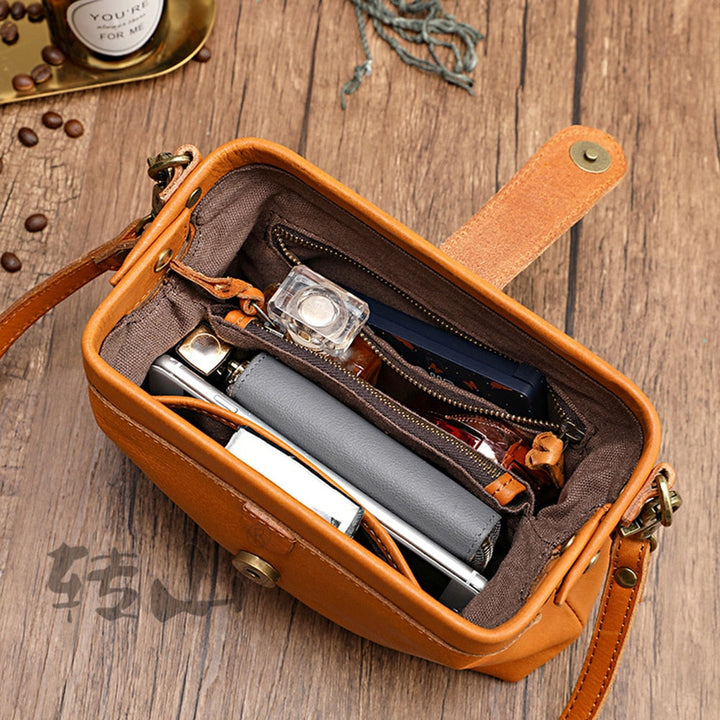 Fabienne - Retro, handmade leather bag