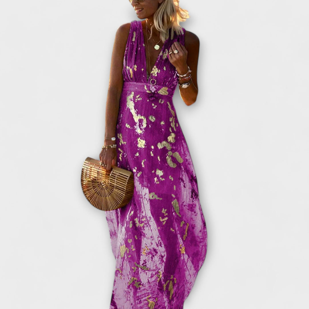Clothing with V-neck and sequin details