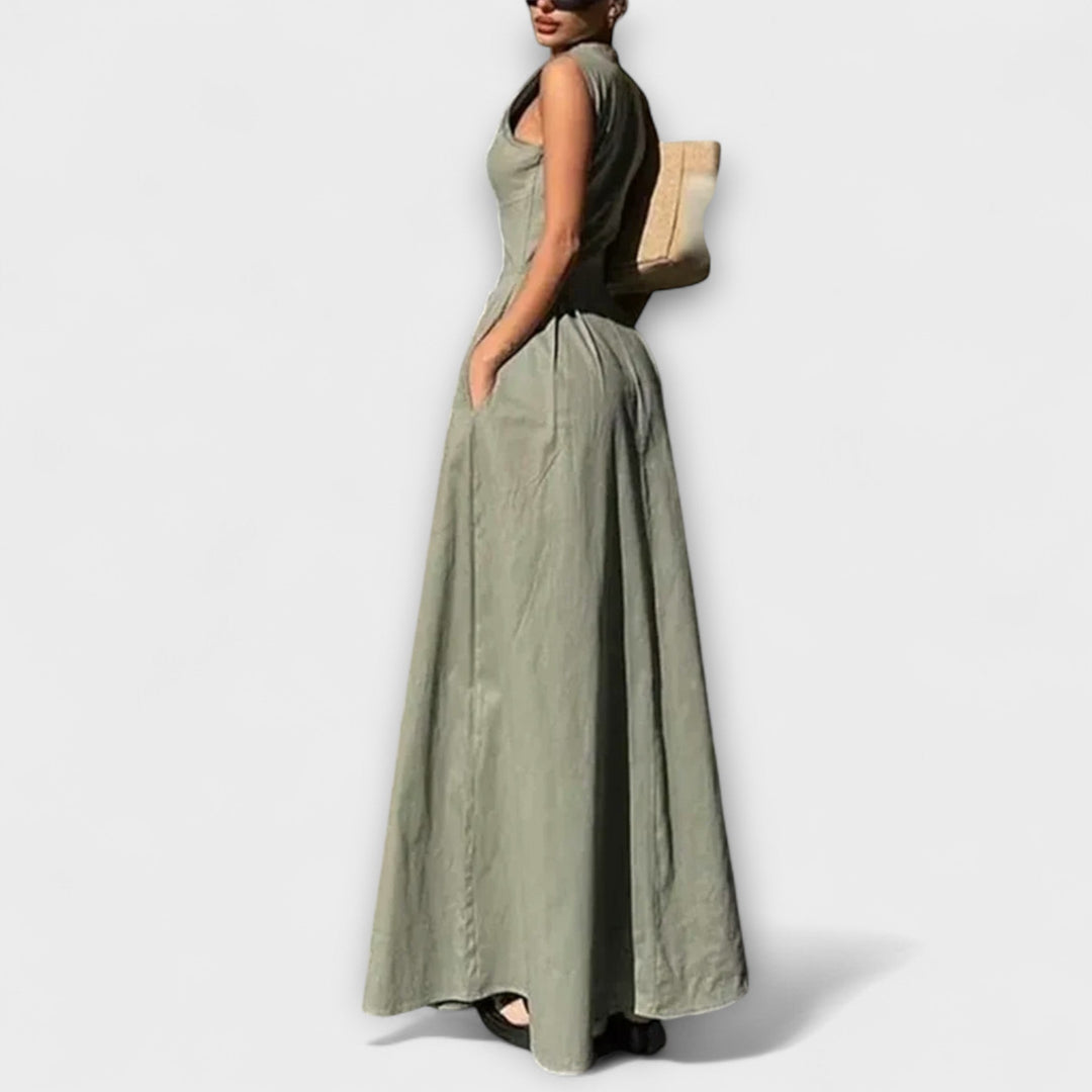 Sleeveless short dress with pleats and a fitted midi cut