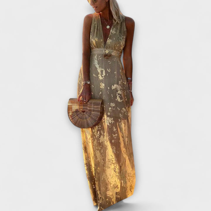Clothing with V-neck and sequin details