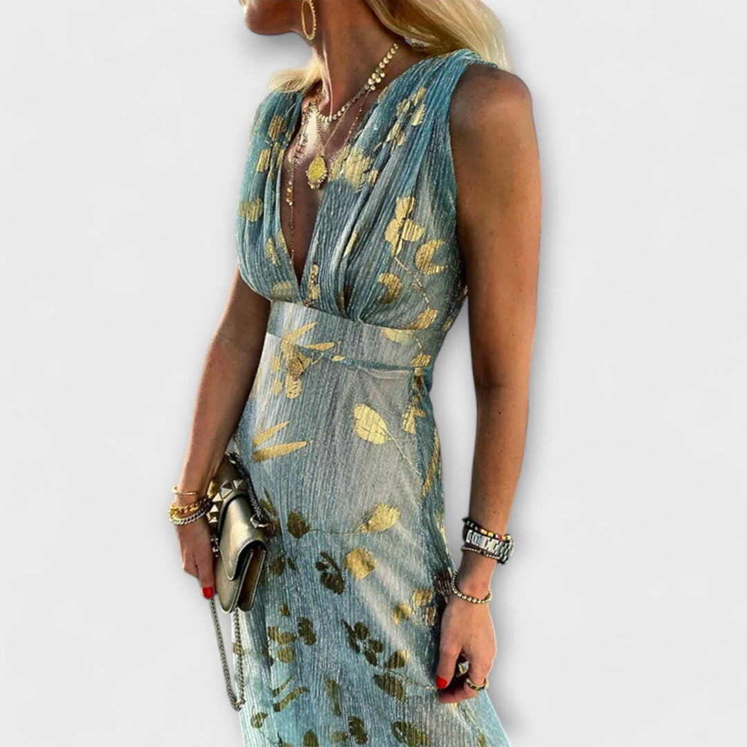 Clothing with V-neck and sequin details