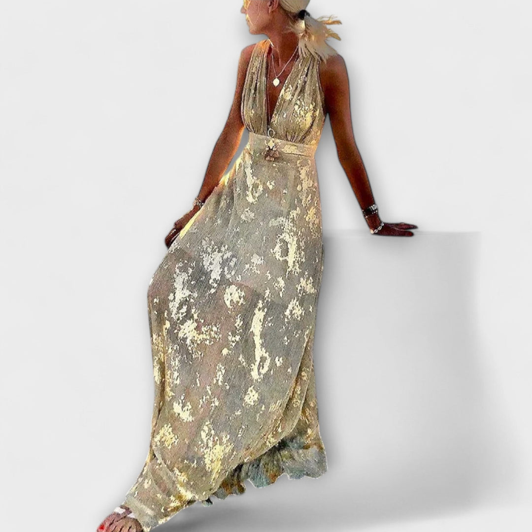 Clothing with V-neck and sequin details