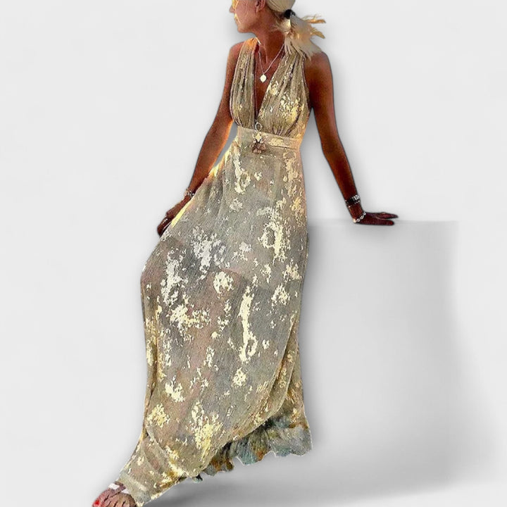 Clothing with V-neck and sequin details