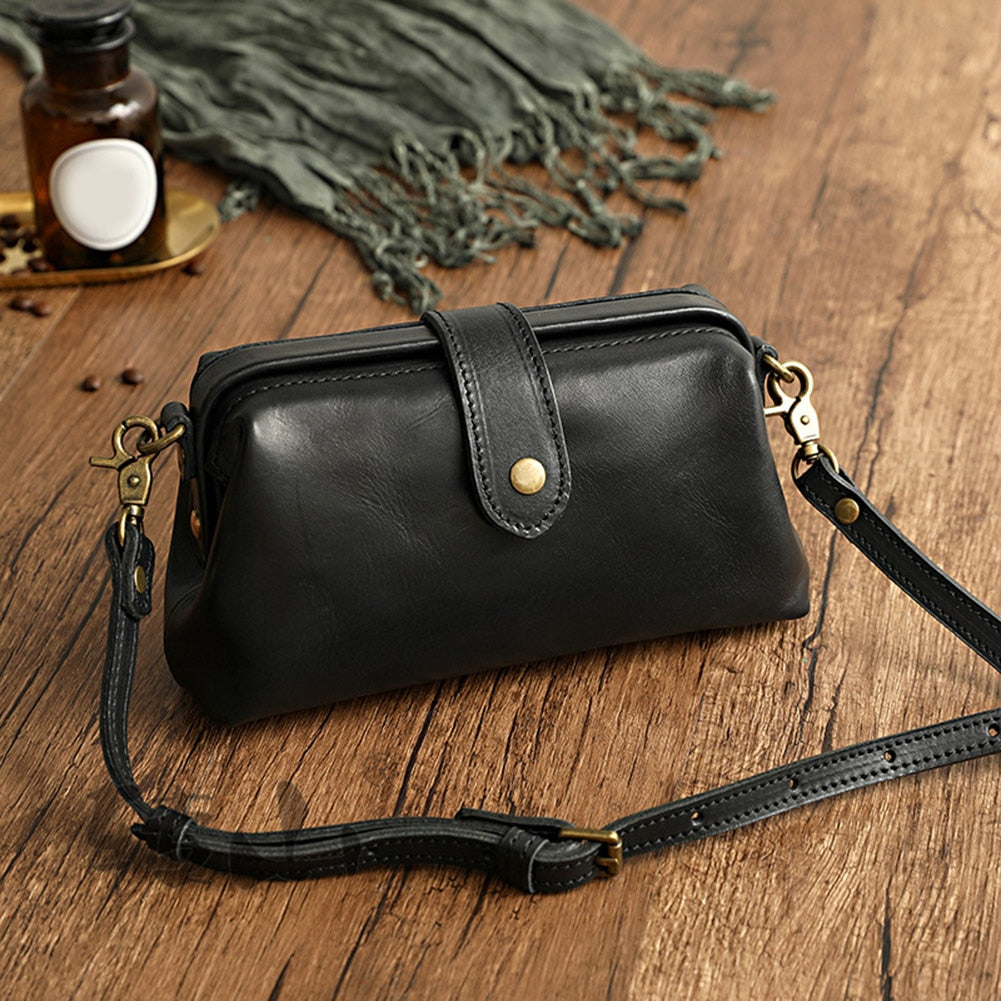 Fabienne - Retro, handmade leather bag