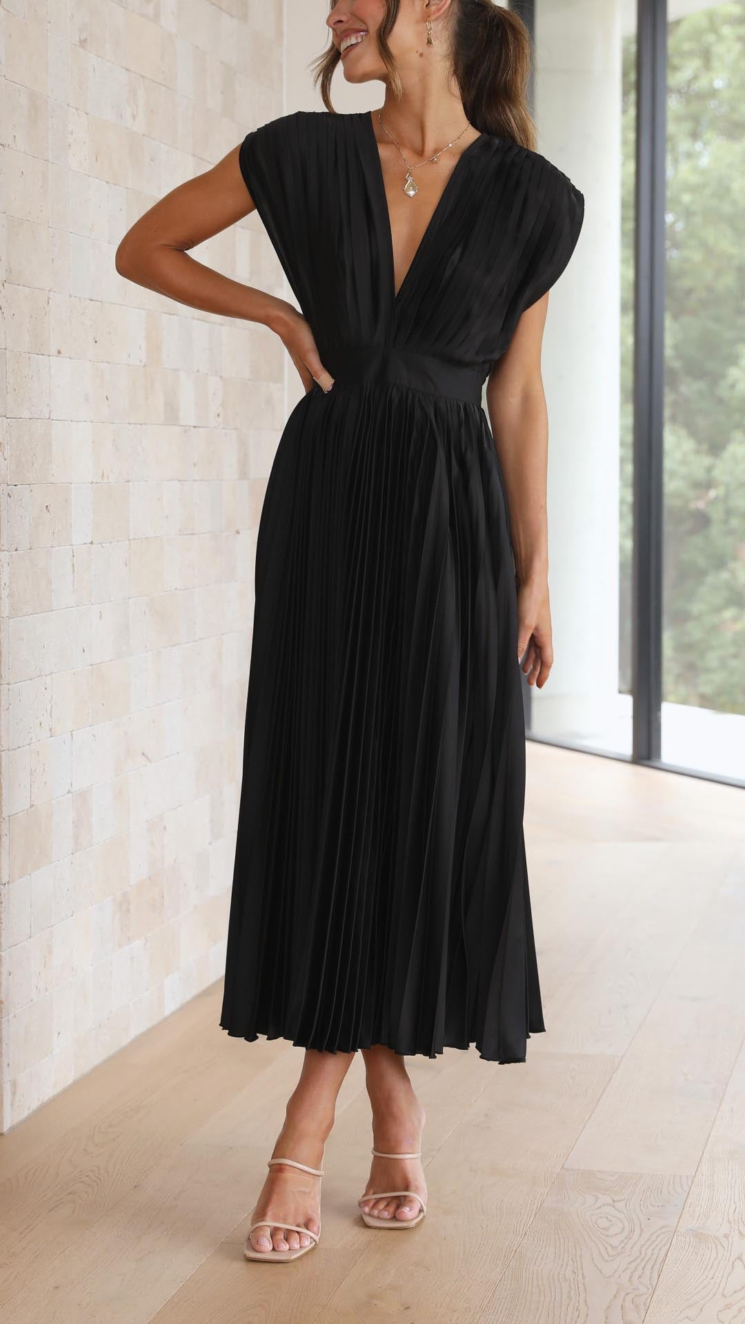Mode Lumiére™| Elegant Pleated Dress