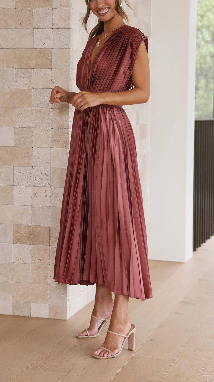 Mode Lumiére™| Elegant Pleated Dress