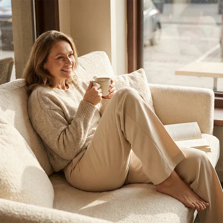 Light Mode | Flattering high-waisted trousers