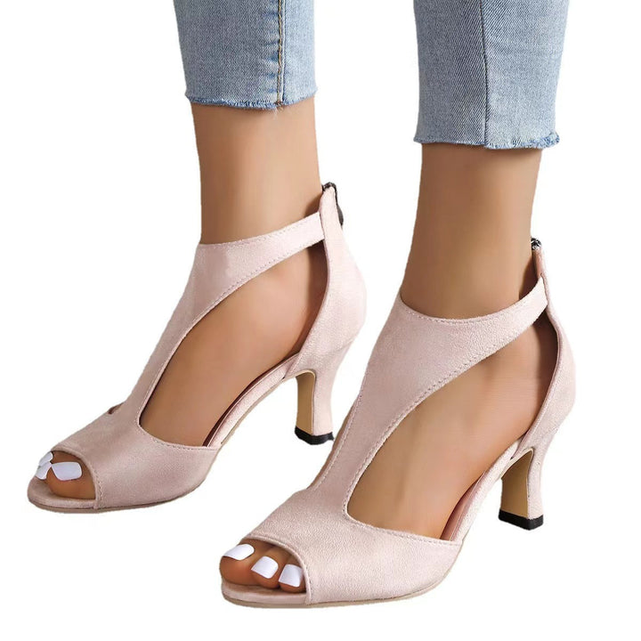 Célénia | Stable Feminine Elegance